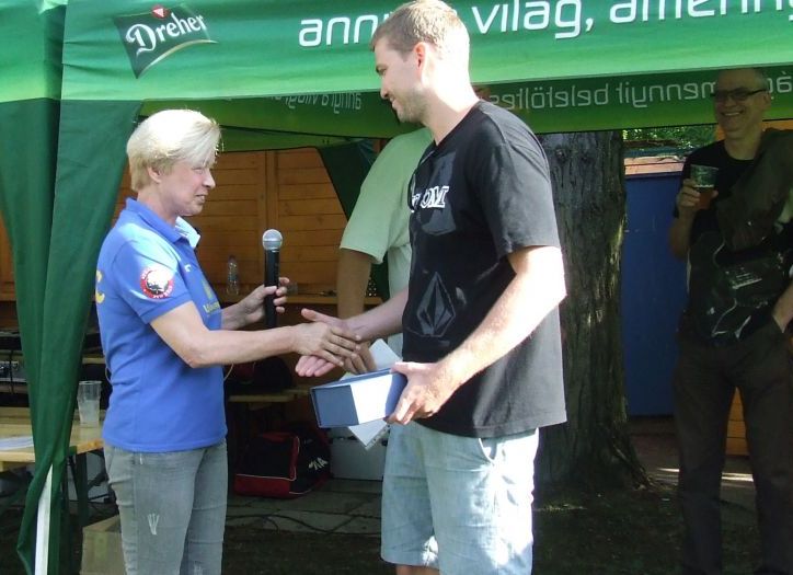 Legendánk ezüstéremmel debütál