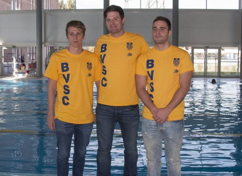 Bombaerős úszócsapat