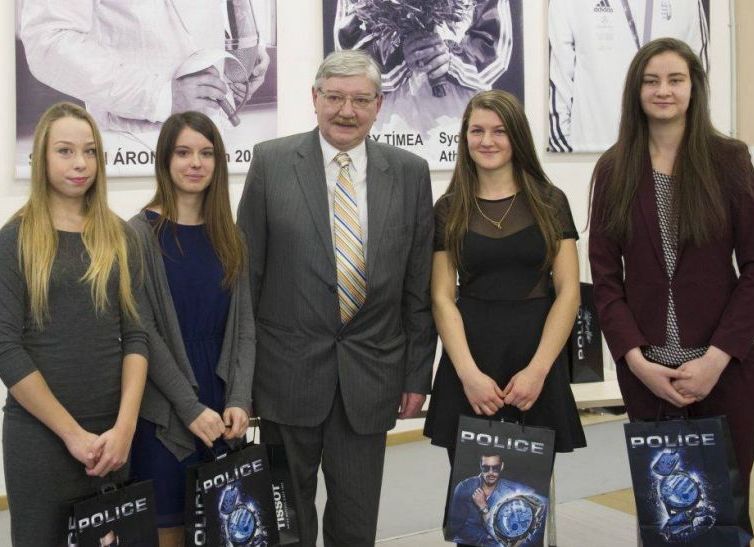 Gratuláció Lizáéknak