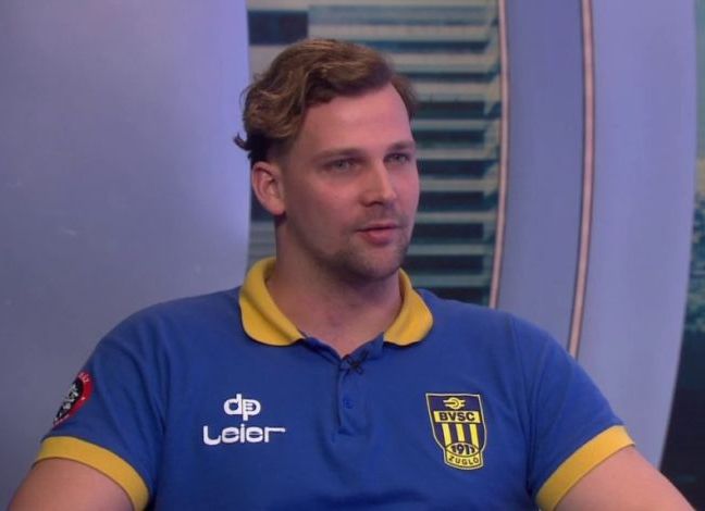 Bennünket is beválogattak