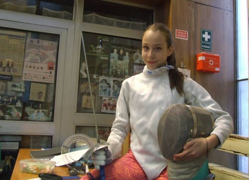 Kóstolgatja a felnőtt mezőnyt