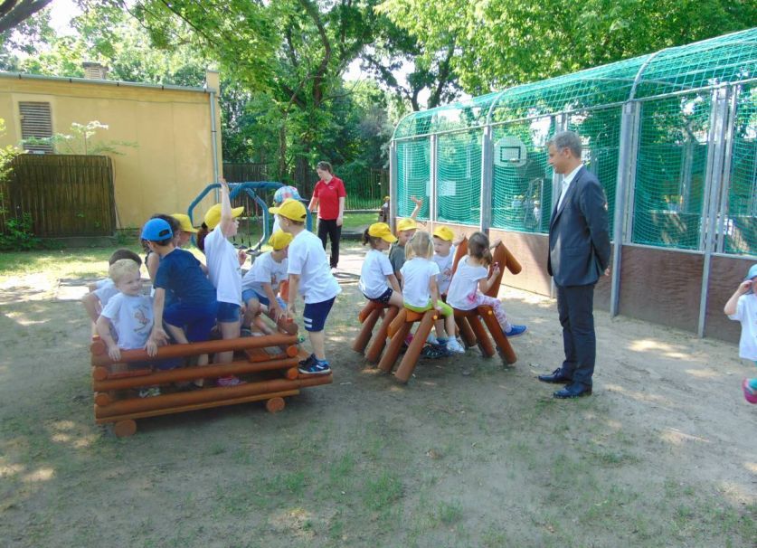 Elnöki gratuláció az ovisoknak