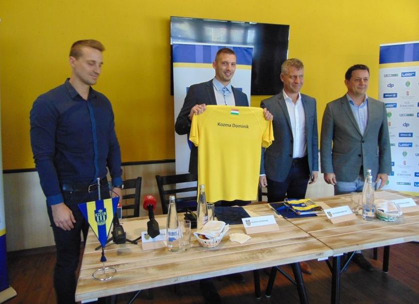 Jelentősen erősödött úszócsapatunk