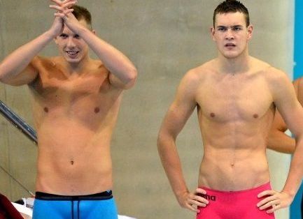 Ketten az élmezőnyben