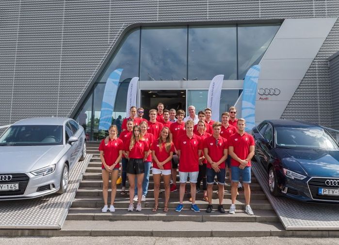 Támogatják úszóinkat