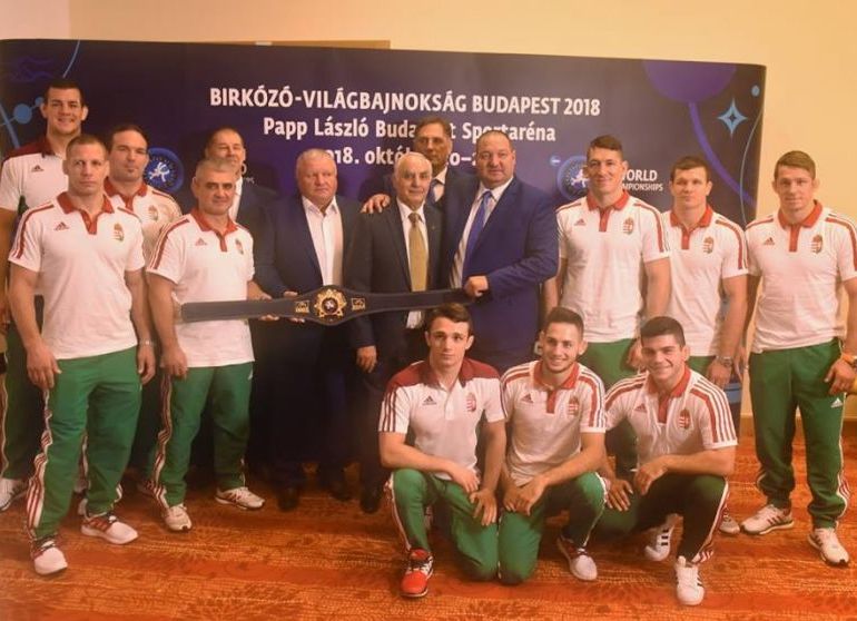 Az év nagy eseményére várva