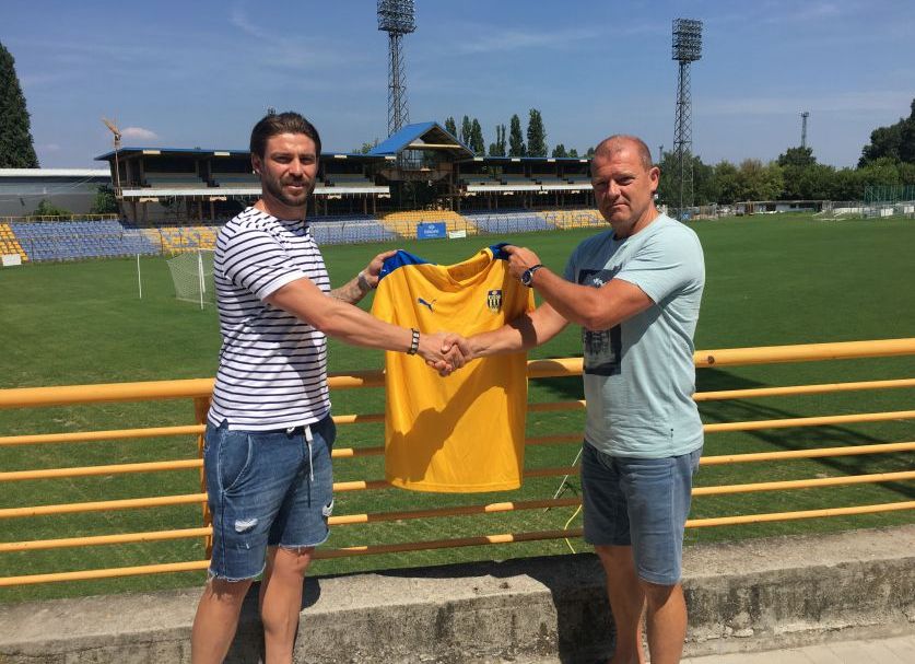 A pályán és azon kívül is fazont szabna a csapatnak