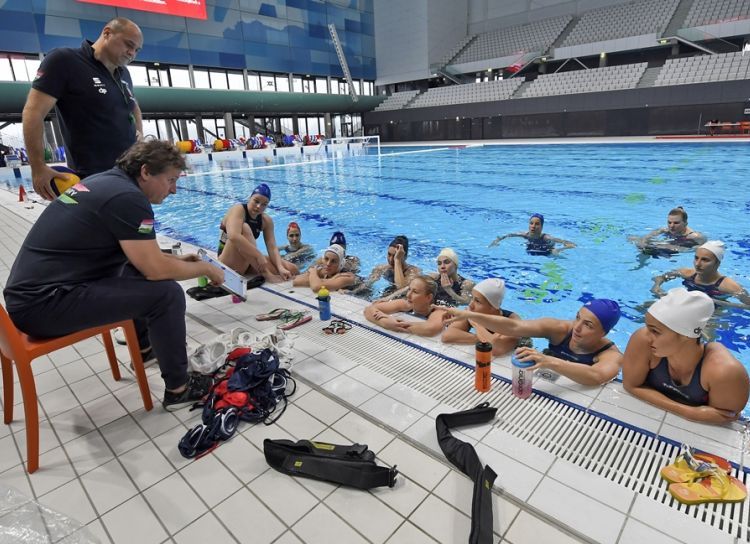 Női siker, férfi bánat vízilabdázóinknál
