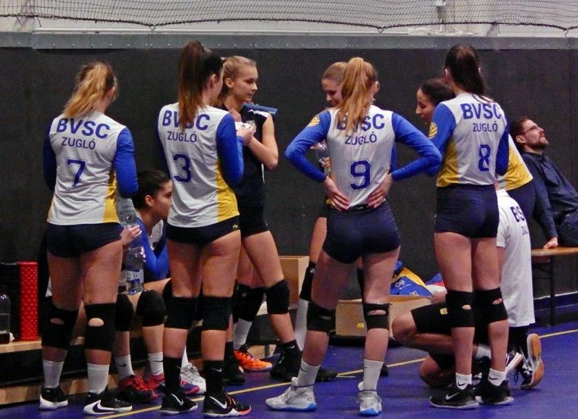 Magabiztos győzelem a rájátszás nyitányán