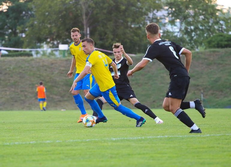 A listavezetőhöz látogatnak labdarúgóink