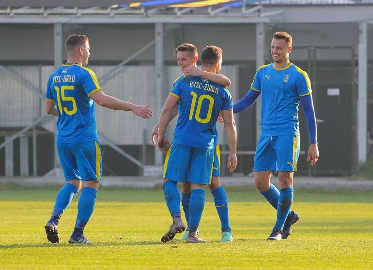 Labdarúgóink megállították a listavezetőt