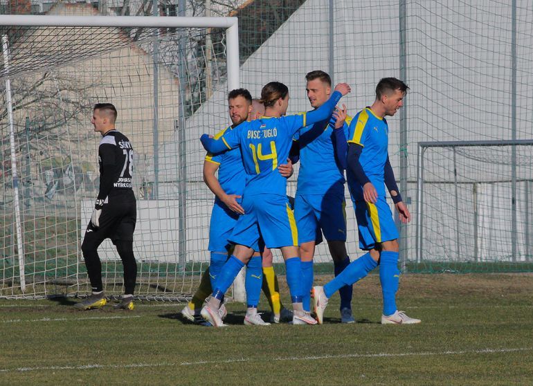 Kiütéses sikerrel továbbra is a dobogón