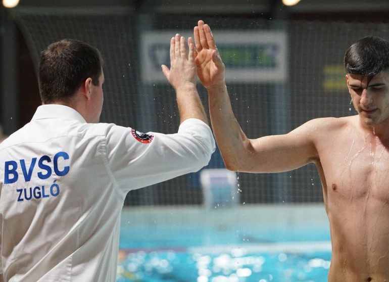 Az elődöntő kapujában vízilabdázóink