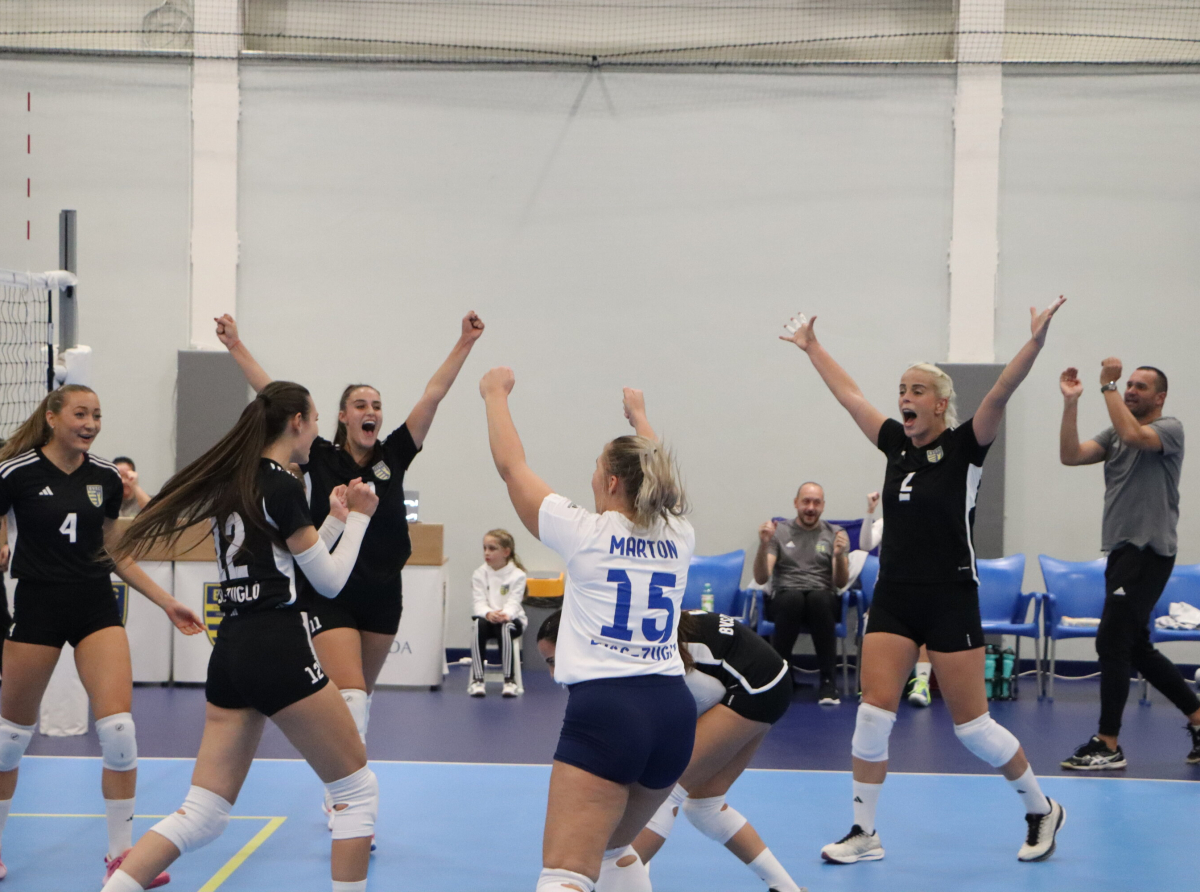 Megnehezítették röplabdázóink a címvédő dolgát