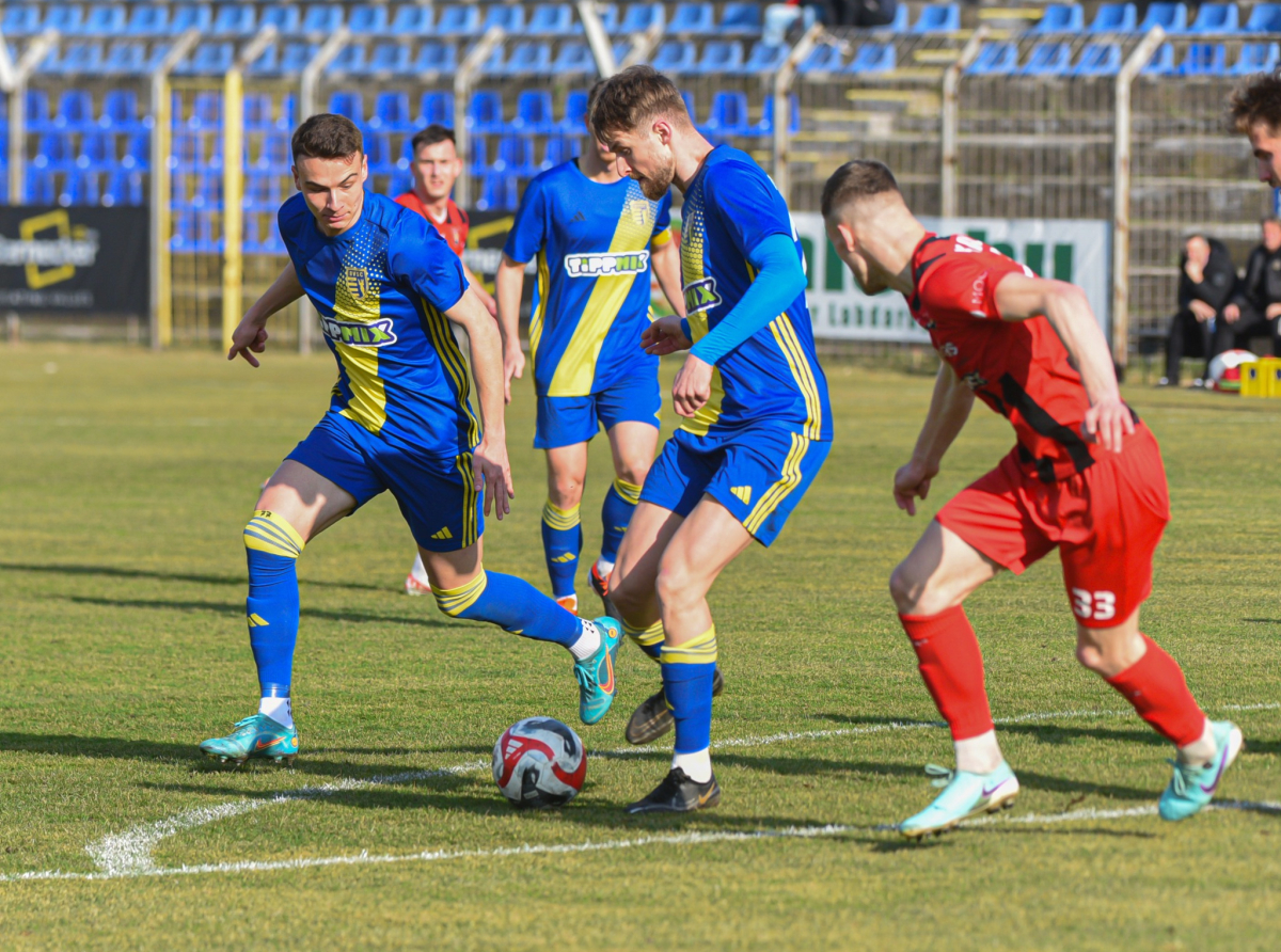 Egyedül készült, duplával köszönt