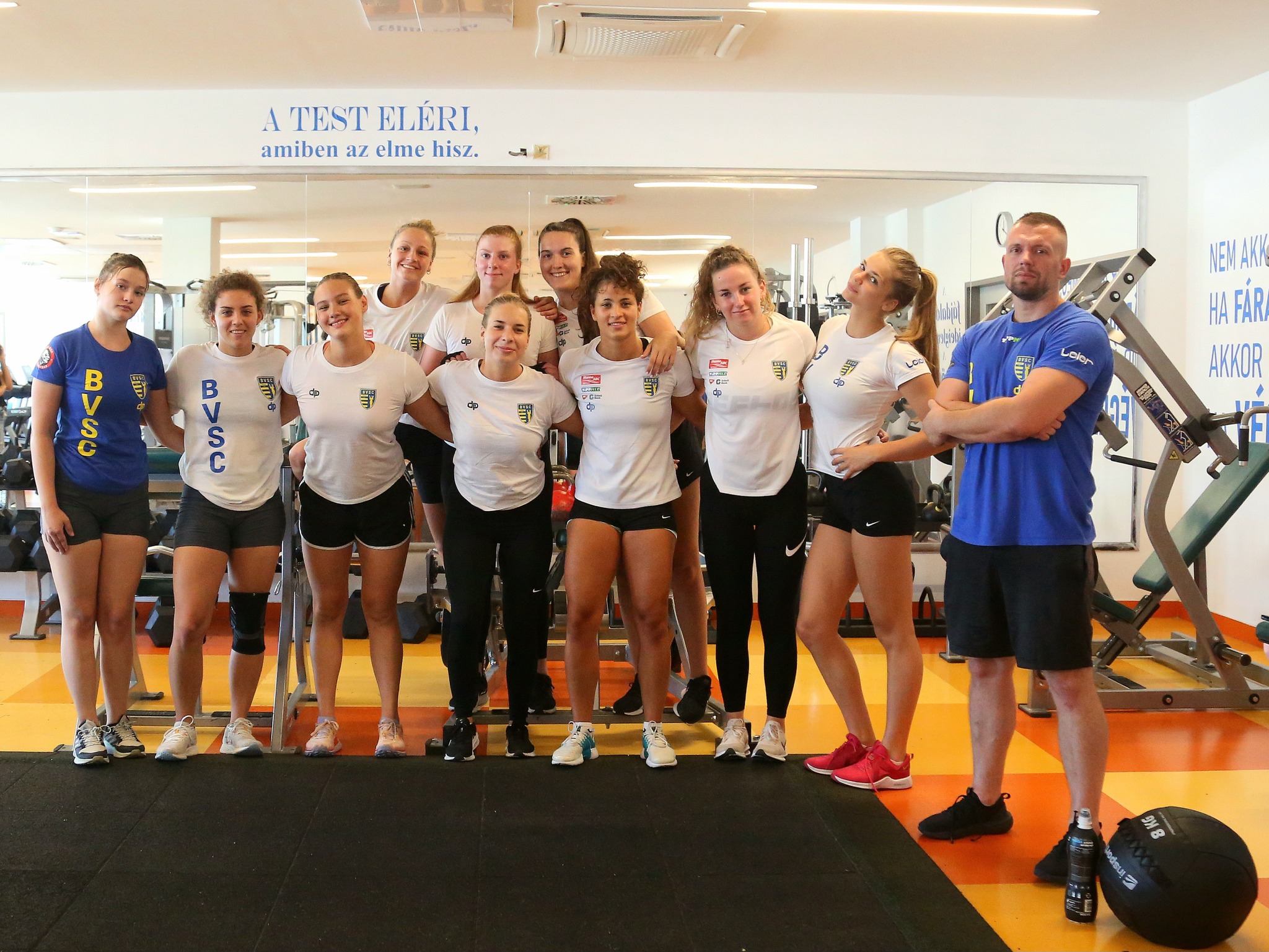 Egyelőre még az úszásé a főszerep női vízilabdázóinknál - VIDEÓ