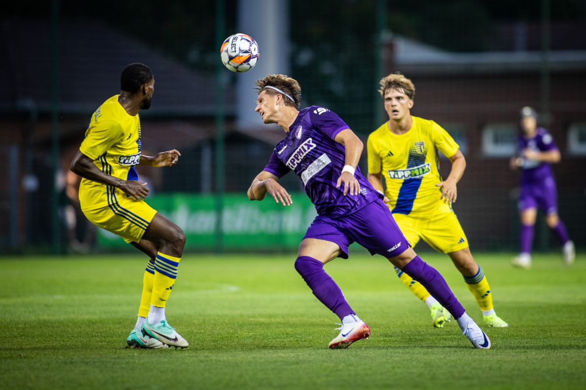 Viharsarki széllel szemben