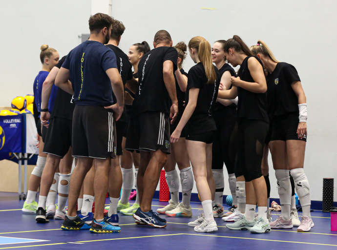 Átalakult kerettel, de változatlan célokkal vág neki az új idénynek női röplabdacsapatunk