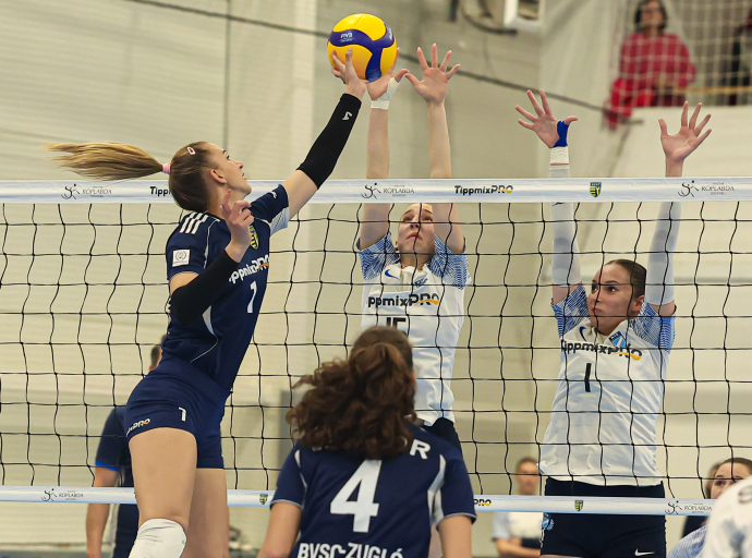 Folytatná jó sorozatát női röplabdacsapatunk